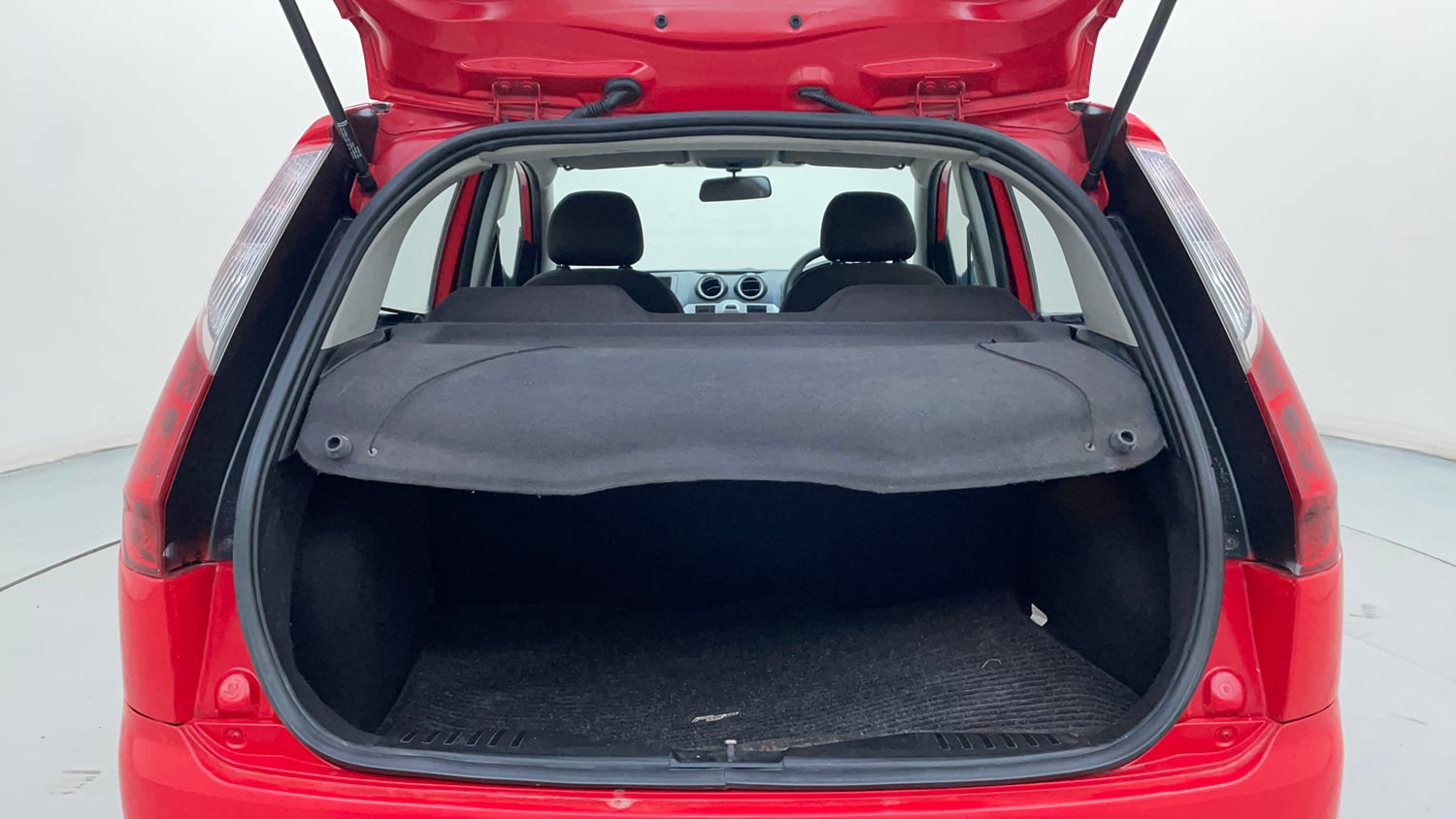 Used 2012 Ford Figo Duratec Petrol ZXI 1.2 Petrol Manual interior DICKY INSIDE VIEW