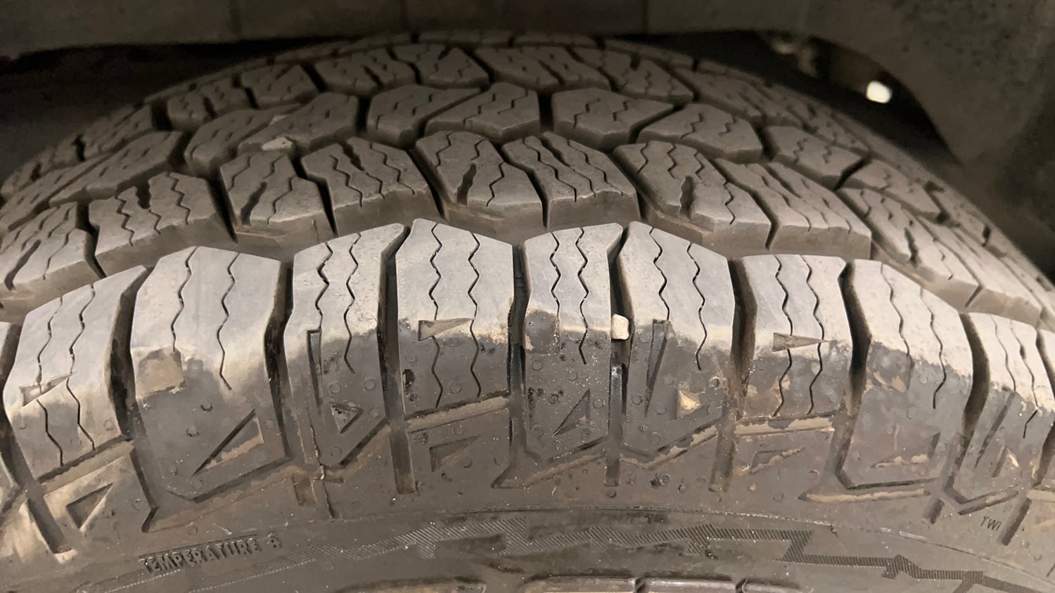Used 2016 Mahindra TUV300 T8 Diesel Manual tyres LEFT REAR TYRE TREAD VIEW