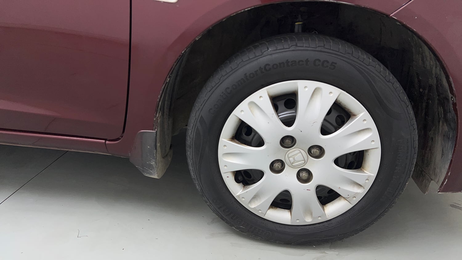 Used 2014 Honda Amaze 1.2 SX i-VTEC Petrol Manual tyres RIGHT FRONT TYRE RIM VIEW