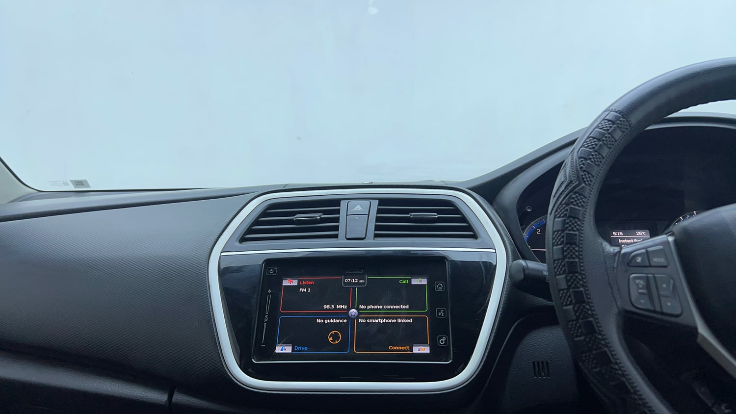 Used 2015 Maruti Suzuki S-Cross Alpha 1.6 Diesel Manual top_features Touch screen infotainment system