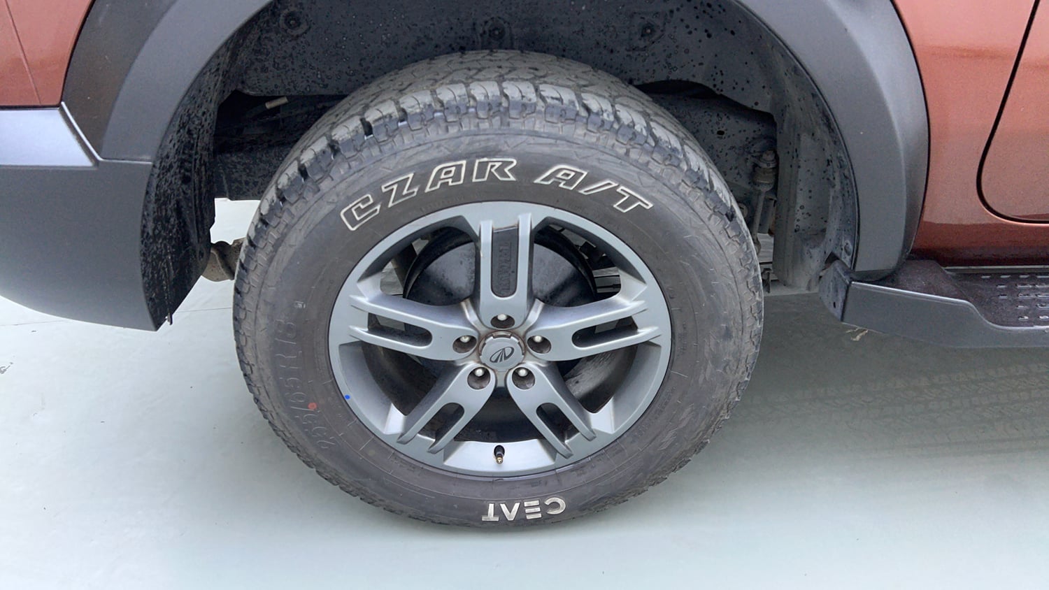Used 2022 mahindra Thar LX Hard Top Diesel AT 4WD Diesel Automatic tyres RIGHT REAR TYRE RIM VIEW