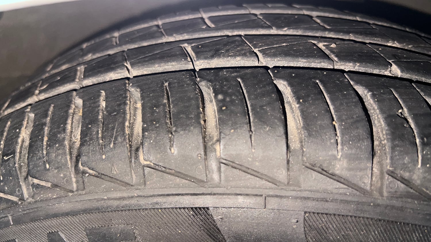 Used 2016 Hyundai Grand i10 Magna 1.2 Kappa VTVT Petrol Manual tyres RIGHT FRONT TYRE TREAD VIEW