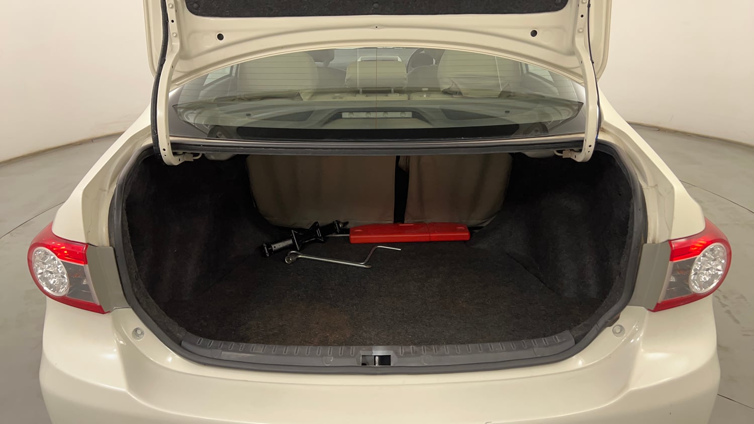 Used 2013 Toyota Corolla Altis 1.8 G Petrol Manual interior DICKY INSIDE VIEW