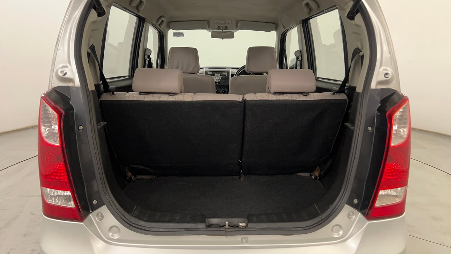 Used 2013 Maruti Suzuki Wagon R VXI Petrol Manual interior DICKY INSIDE VIEW