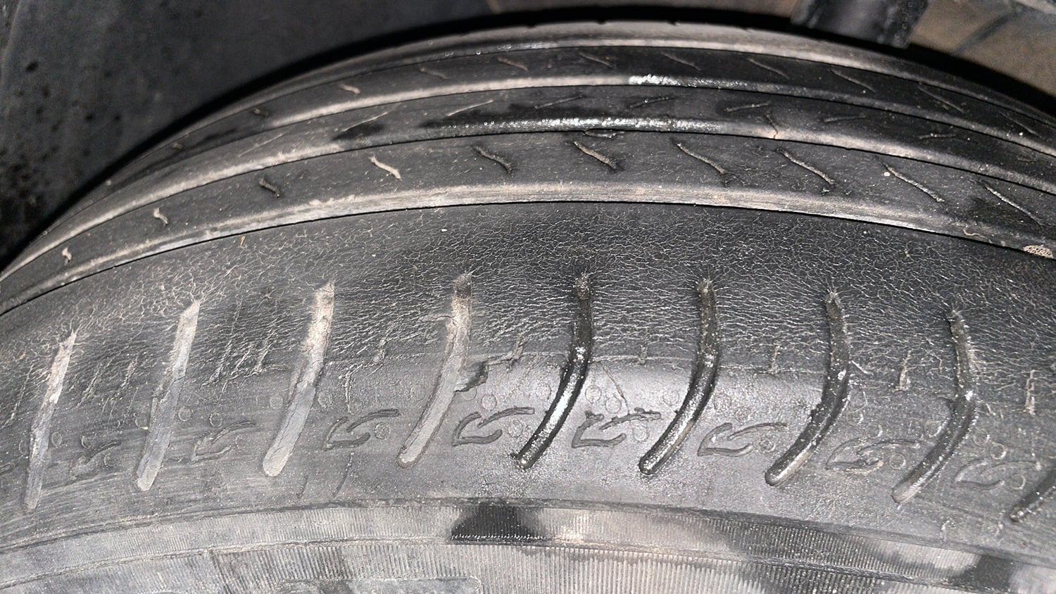 Used 2023 Kia Carens Premium 1.4 Petrol 7 STR Petrol Manual tyres LEFT FRONT TYRE TREAD VIEW