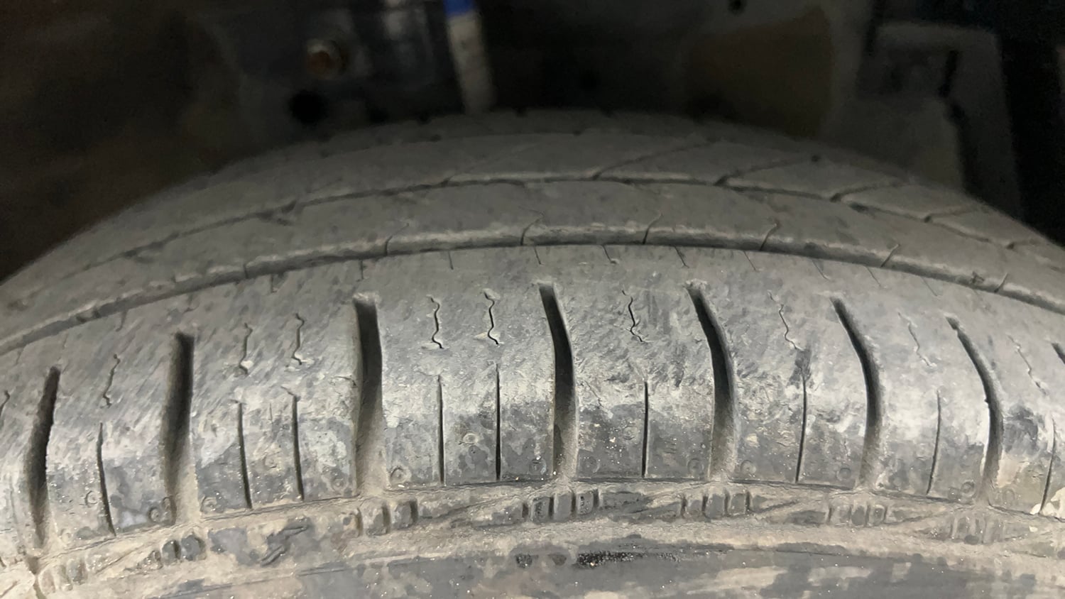 Used 2012 Maruti Suzuki Swift Dzire VXI Petrol Manual tyres RIGHT FRONT TYRE TREAD VIEW