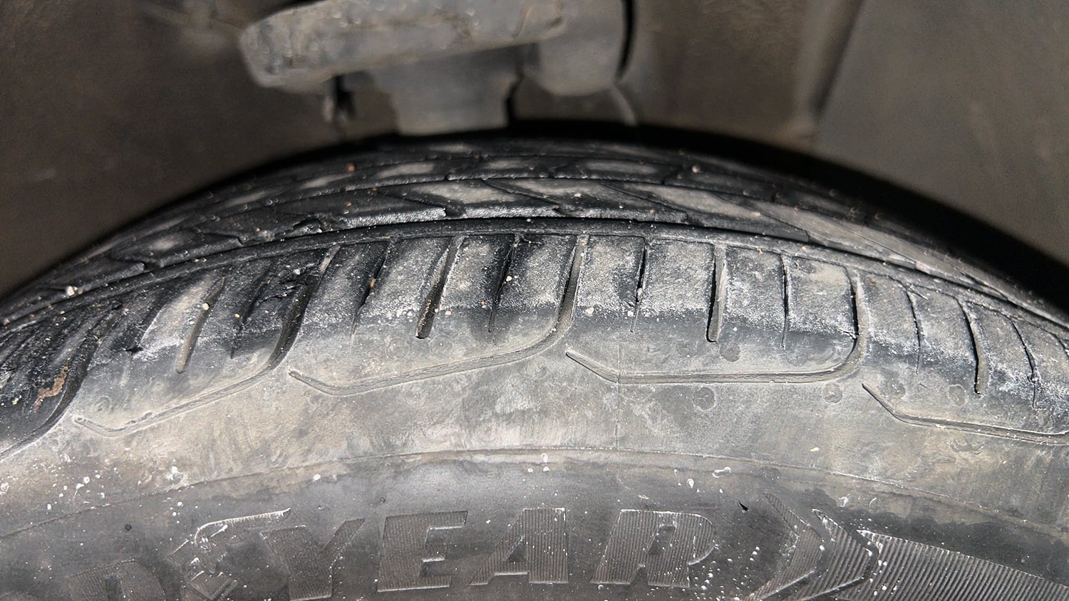 Used 2018 Hyundai Verna SX (O) 1.6 VTVT AT Petrol Automatic tyres RIGHT FRONT TYRE TREAD VIEW