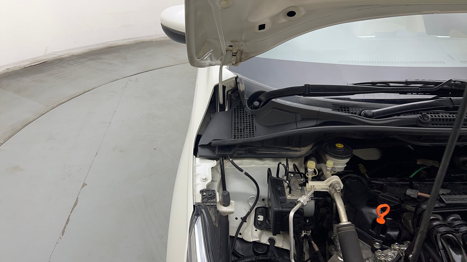 Used 2024 Honda City ZX Petrol CVT Petrol Automatic engine ENGINE RIGHT SIDE HINGE & APRON VIEW