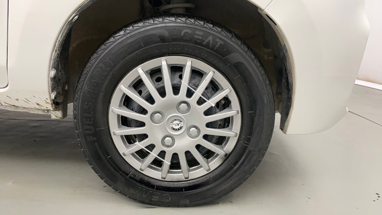 Used 2021 Maruti Suzuki Alto 800 VXi Petrol Manual tyres RIGHT FRONT TYRE RIM VIEW
