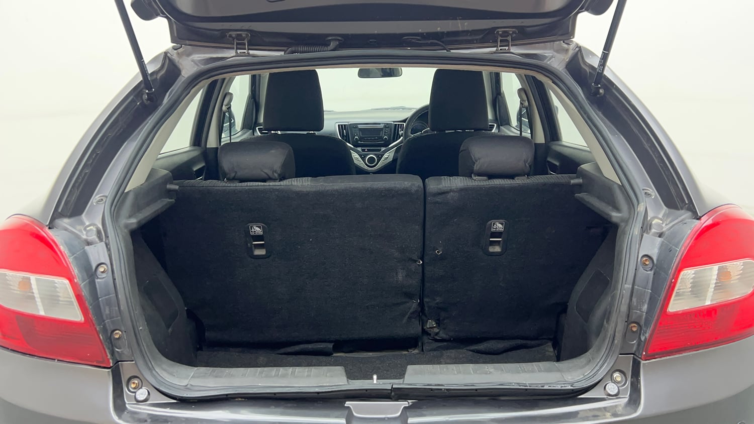 Used 2018 Maruti Suzuki Baleno Delta 1.3 Diesel Manual interior DICKY INSIDE VIEW