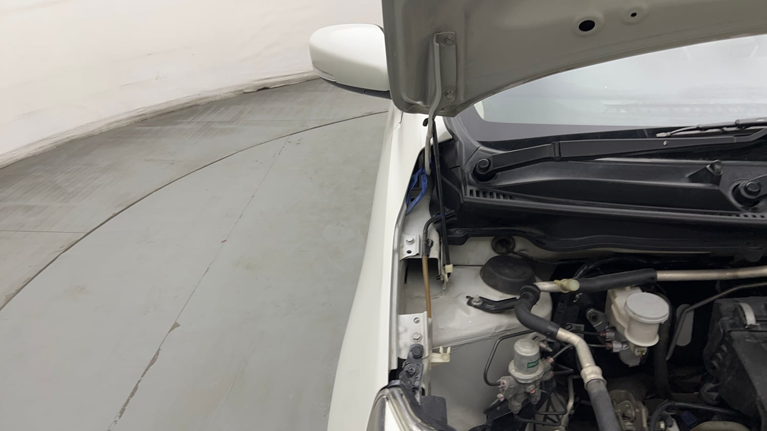 Used 2017 Maruti Suzuki Celerio ZXi Petrol Manual engine ENGINE RIGHT SIDE HINGE & APRON VIEW