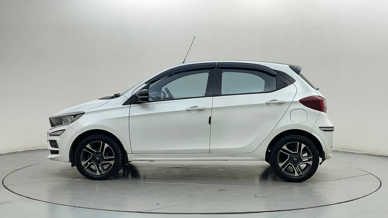 Used 2021 Tata Tiago XZ Plus Dual Tone Petrol Manual exterior LEFT SIDE VIEW