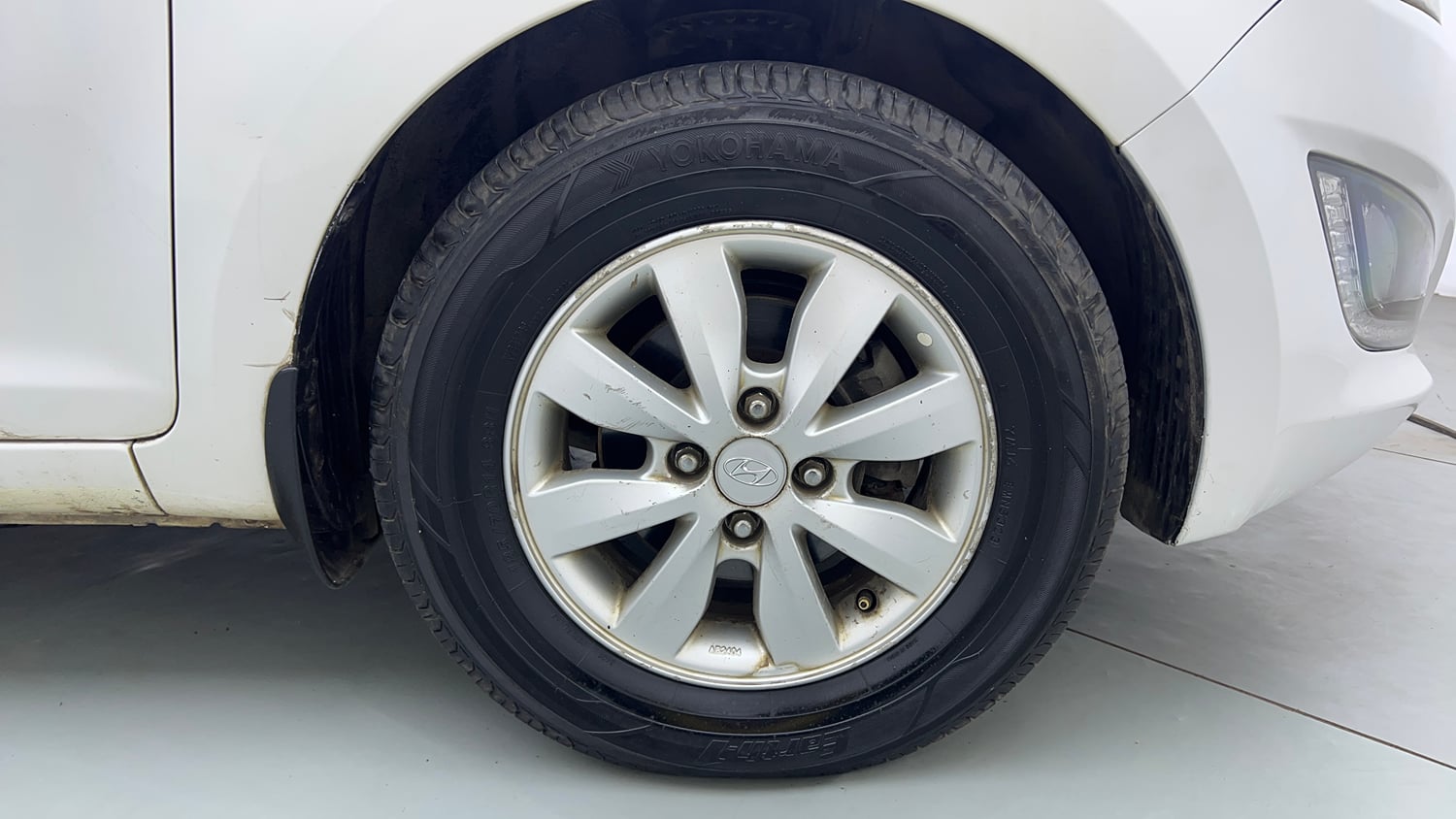 Used 2013 Hyundai i20 Sportz 1.2 Petrol Manual tyres RIGHT FRONT TYRE RIM VIEW