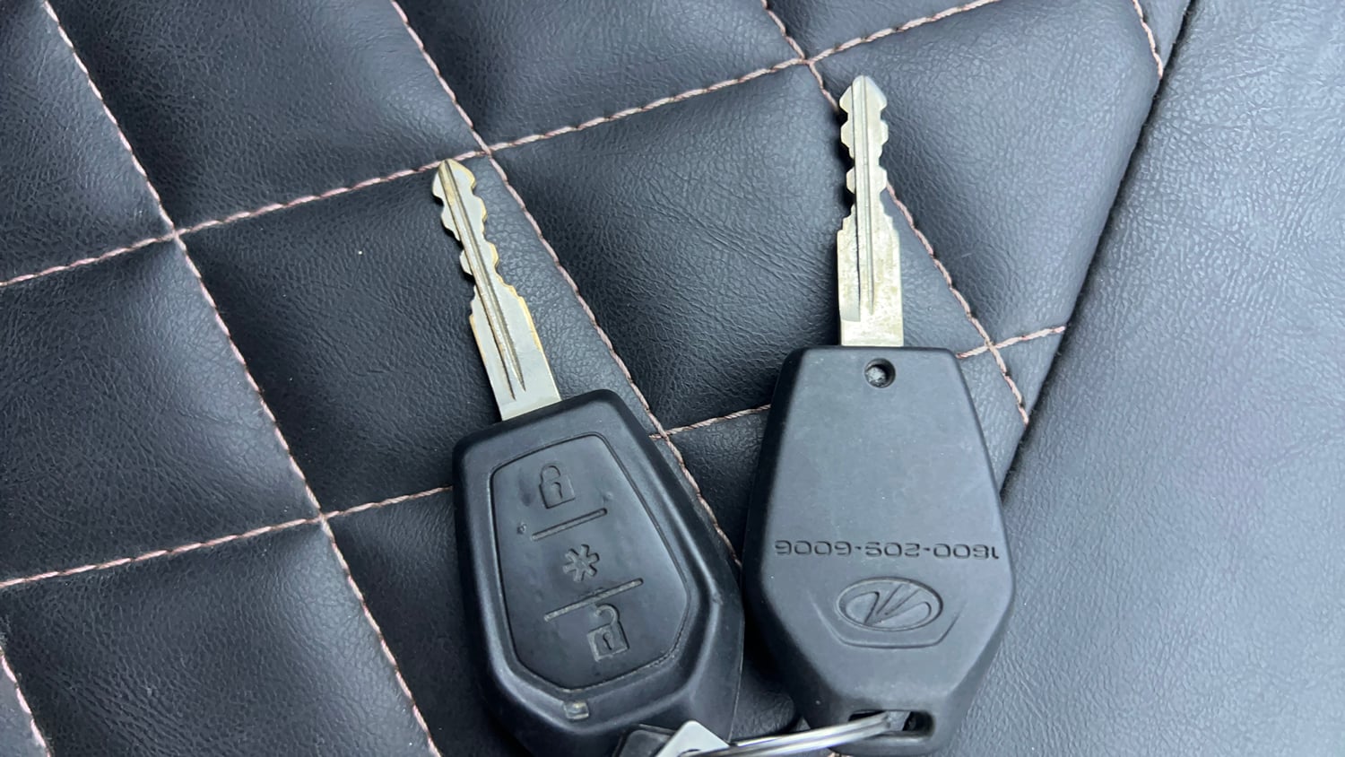 Used 2019 Mahindra TUV300 T6 Plus Diesel Manual extra CAR KEY VIEW