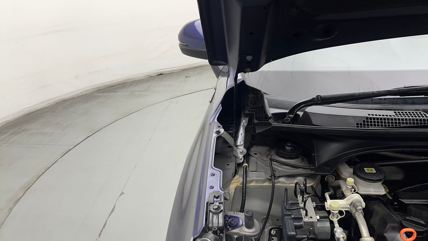 Used 2024 Honda Elevate Apex Edition VX CVT Petrol Automatic engine ENGINE RIGHT SIDE HINGE & APRON VIEW