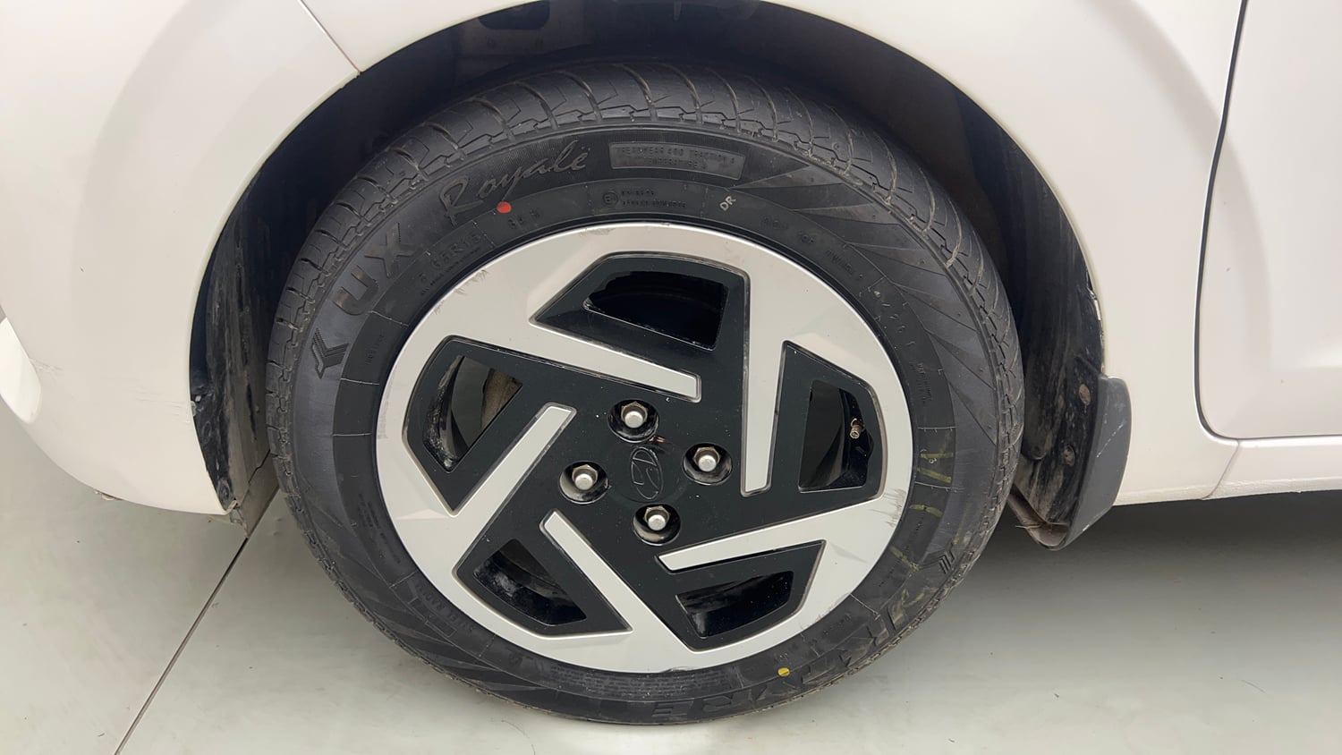 Used 2023 Hyundai Aura S 1.2 CNG Cng Manual tyres LEFT FRONT TYRE RIM VIEW