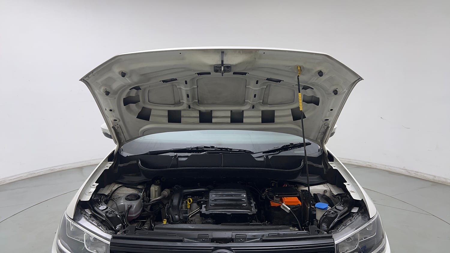 Used 2022 Volkswagen Taigun Highline 1.0 TSI MT Petrol Manual engine ENGINE & BONNET OPEN FRONT VIEW