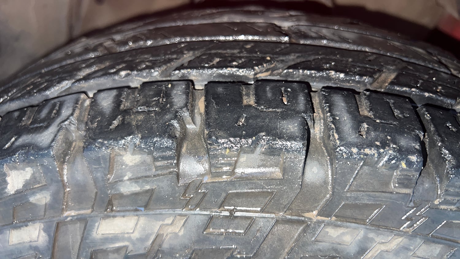 Used 2019 Mahindra TUV300 T6 Plus Diesel Manual tyres RIGHT FRONT TYRE TREAD VIEW