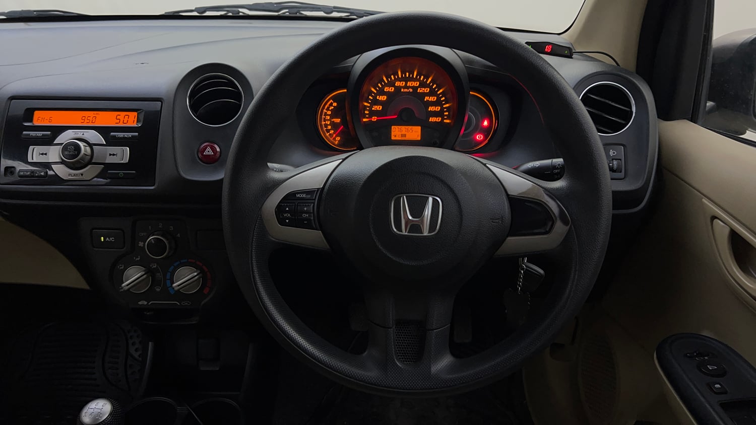 Used 2014 Honda Amaze 1.2 S i-VTEC Petrol Manual top_features Steering mounted controls