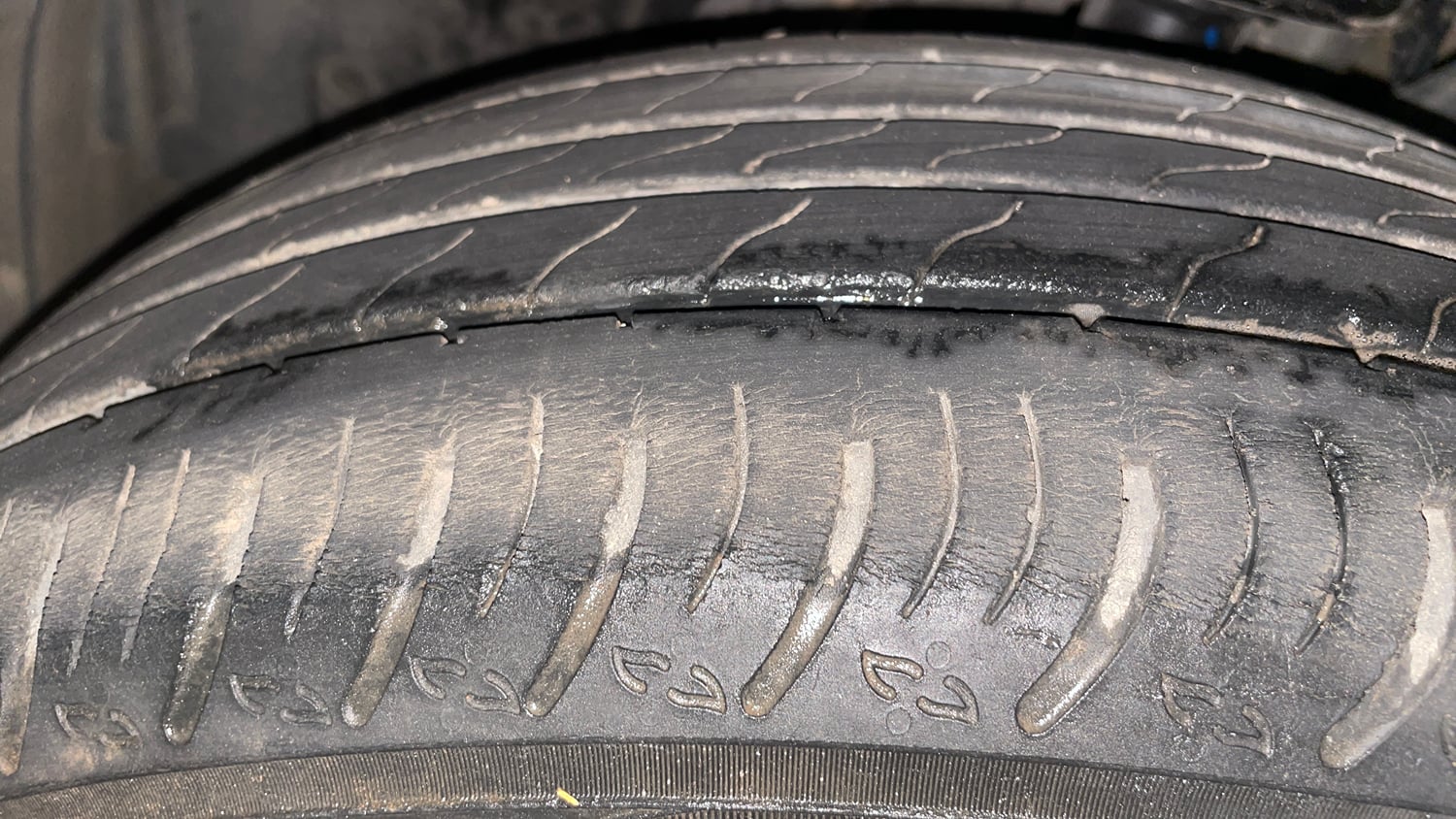 Used 2021 Nissan Magnite XL Turbo CVT Petrol Automatic tyres LEFT FRONT TYRE TREAD VIEW