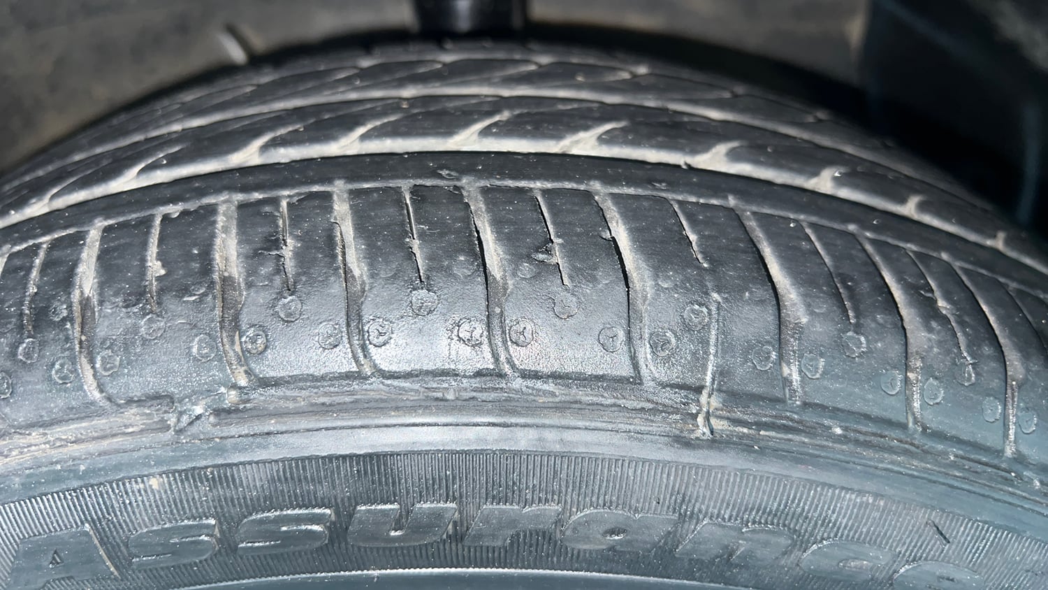 Used 2024 Hyundai Grand i10 Nios Sportz 1.2 Kappa AMT Petrol Automatic tyres RIGHT FRONT TYRE TREAD VIEW