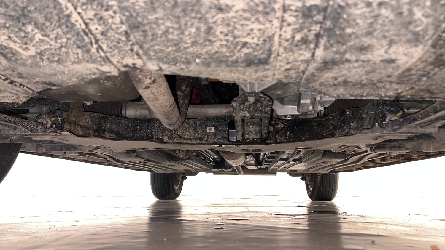 Used 2023 Maruti Suzuki Brezza Zxi Dual Tone Petrol Manual extra FRONT LEFT UNDERBODY VIEW