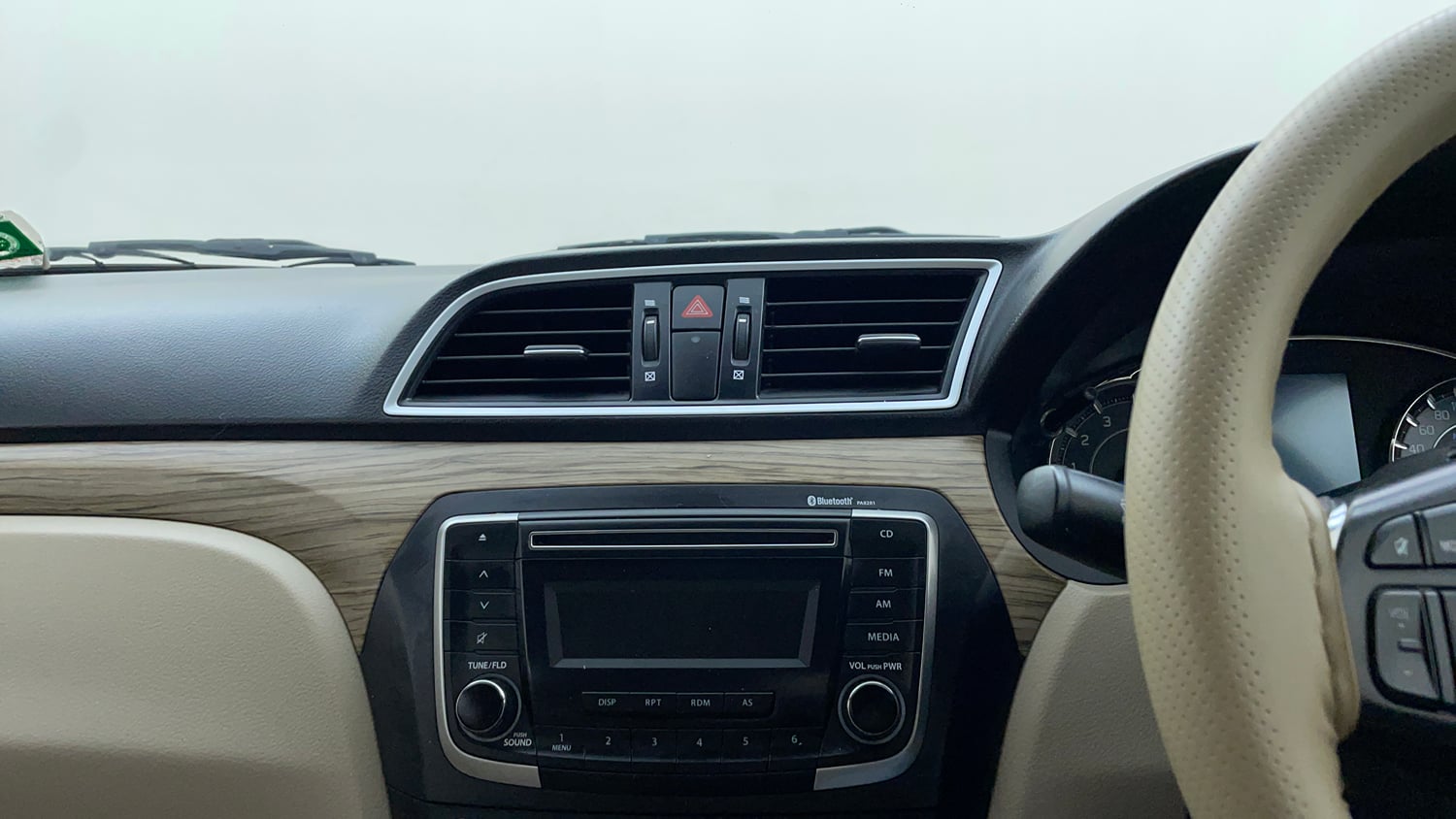 Used 2020 Maruti Suzuki Ciaz Delta Hybrid 1.5 AT Petrol Automatic top_features Integrated (in-dash) music system