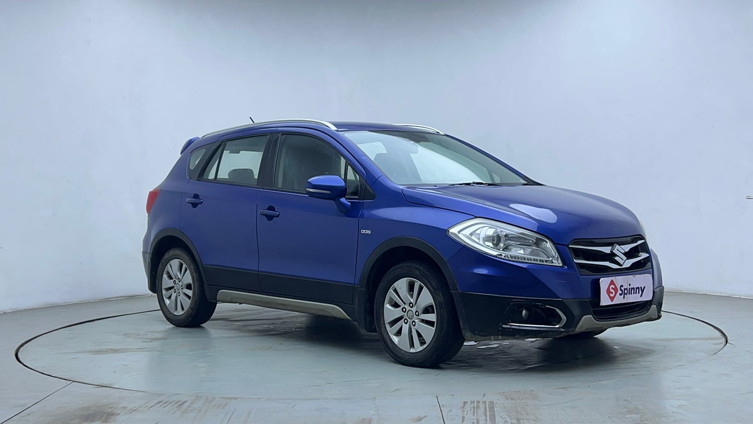 Used 2015 Maruti Suzuki S-Cross Alpha 1.6 Diesel Manual exterior RIGHT FRONT CORNER VIEW