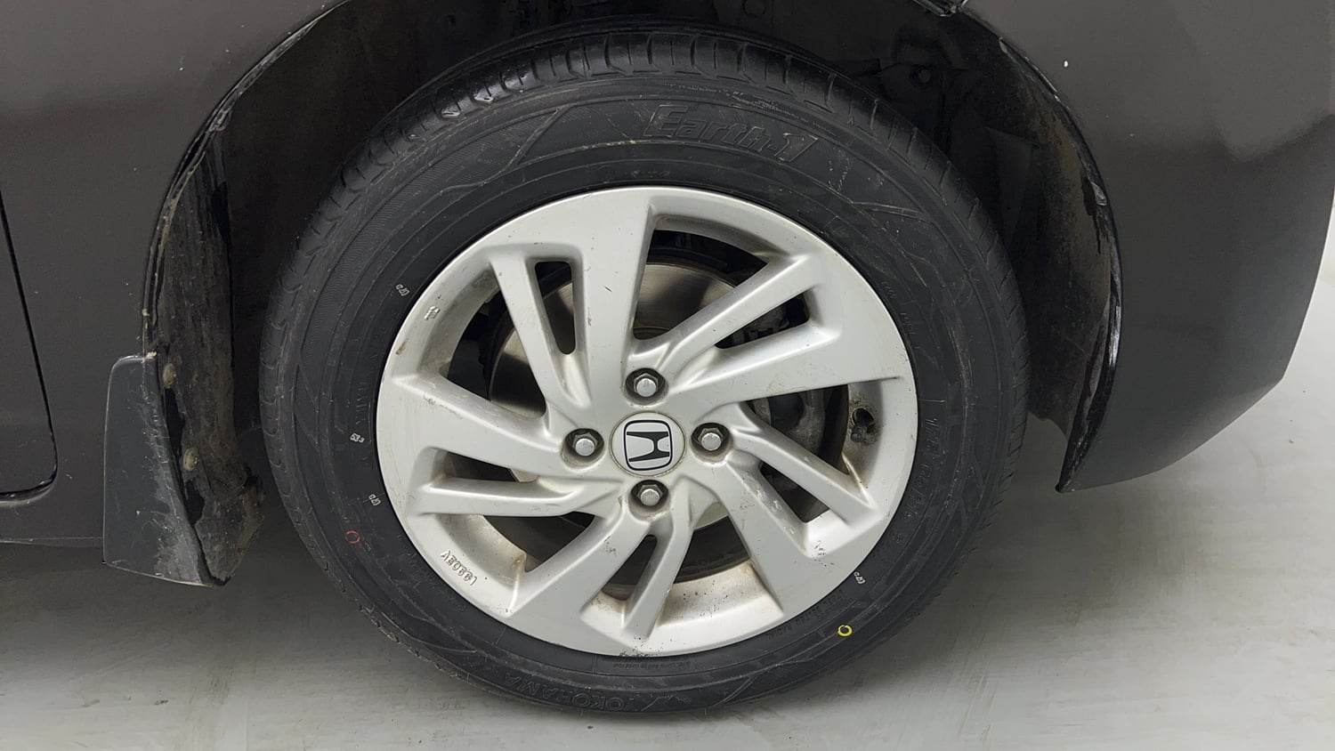Used 2016 Honda Jazz V AT Petrol Petrol Automatic tyres RIGHT FRONT TYRE RIM VIEW