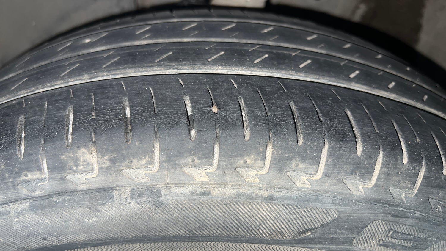 Used 2020 Maruti Suzuki Ignis Delta 1.2 AMT Petrol Automatic tyres LEFT FRONT TYRE TREAD VIEW