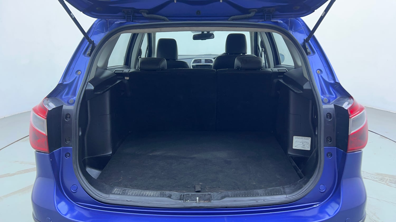 Used 2015 Maruti Suzuki S-Cross Alpha 1.6 Diesel Manual interior DICKY INSIDE VIEW