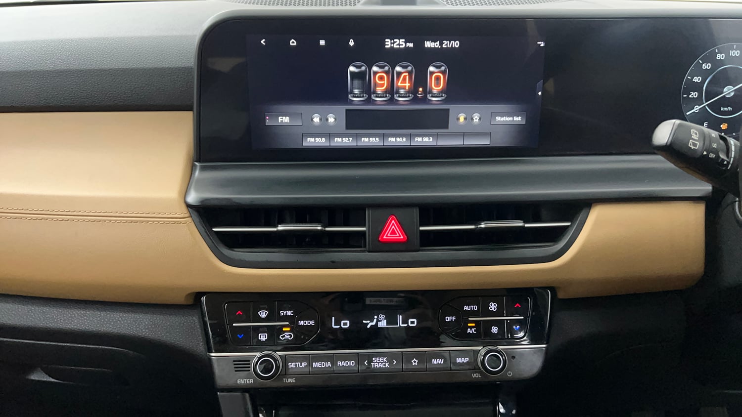 Used 2024 Kia Seltos HTX Plus 1.5 Diesel MT Diesel Manual interior MUSIC SYSTEM & AC CONTROL VIEW