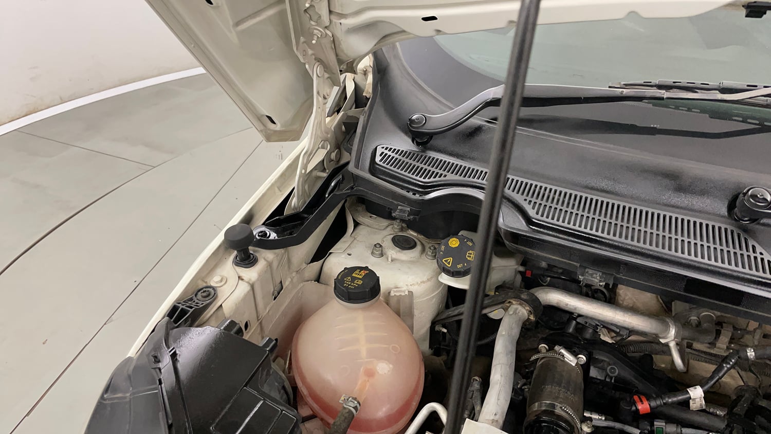 Used 2018 Ford EcoSport Titanium + 1.5L TDCi Diesel Manual engine ENGINE RIGHT SIDE HINGE & APRON VIEW