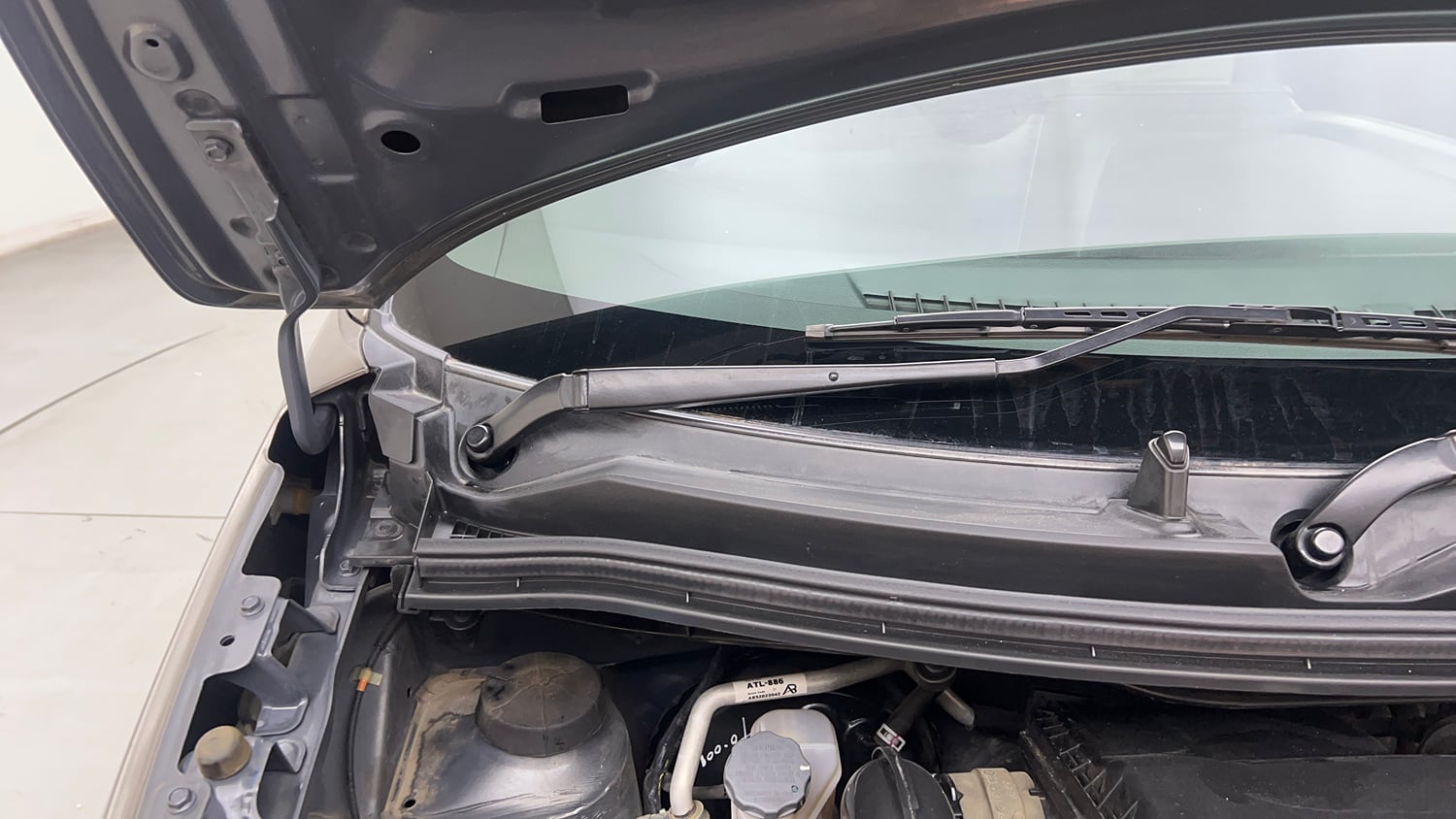 Used 2023 Maruti Suzuki Wagon R VXI 1.0 AGS Petrol Automatic engine ENGINE RIGHT SIDE HINGE & APRON VIEW