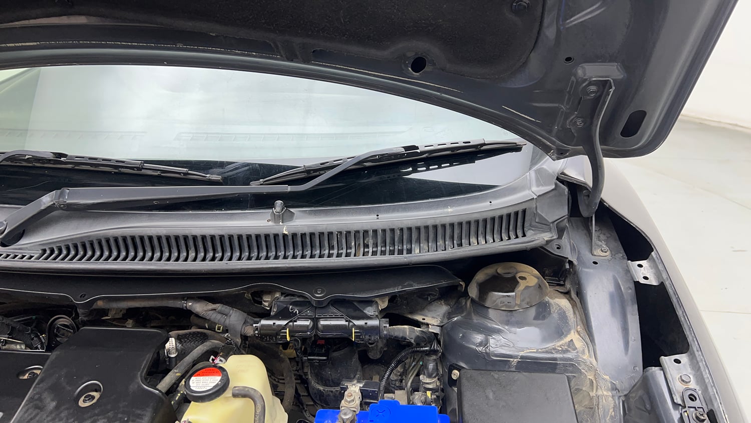 Used 2018 Maruti Suzuki Baleno Delta 1.3 Diesel Manual engine ENGINE LEFT SIDE HINGE & APRON VIEW