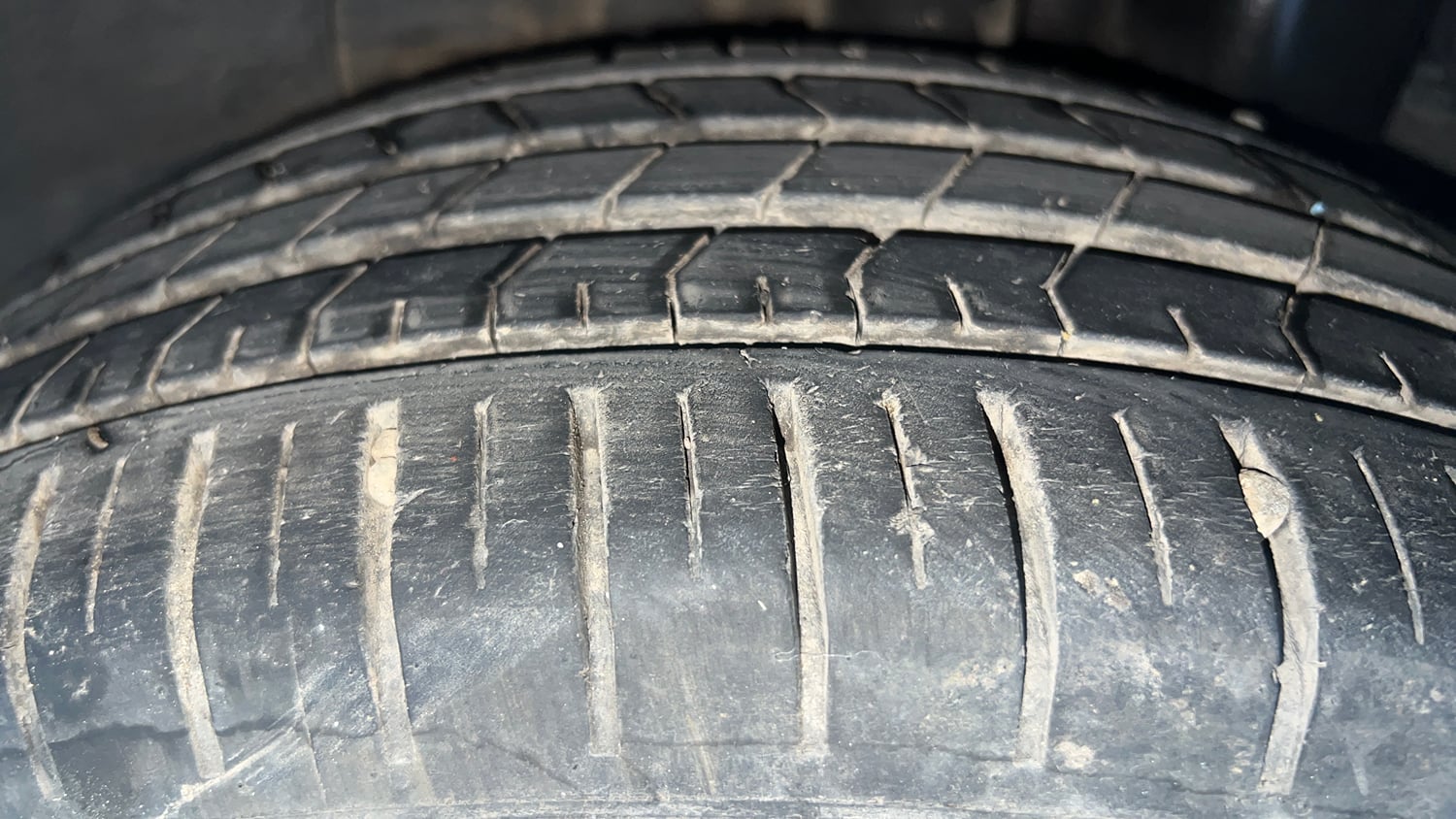 Used 2016 Hyundai Elite i20 Asta 1.2 Petrol Manual tyres LEFT REAR TYRE TREAD VIEW