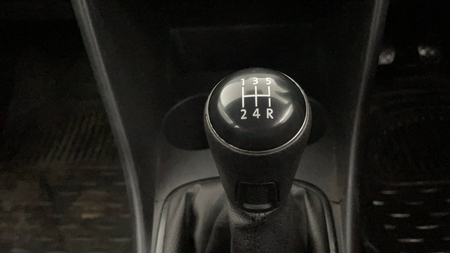 Used 2019 Volkswagen Polo Trendline 1.0L (P) Petrol Manual interior GEAR  KNOB VIEW