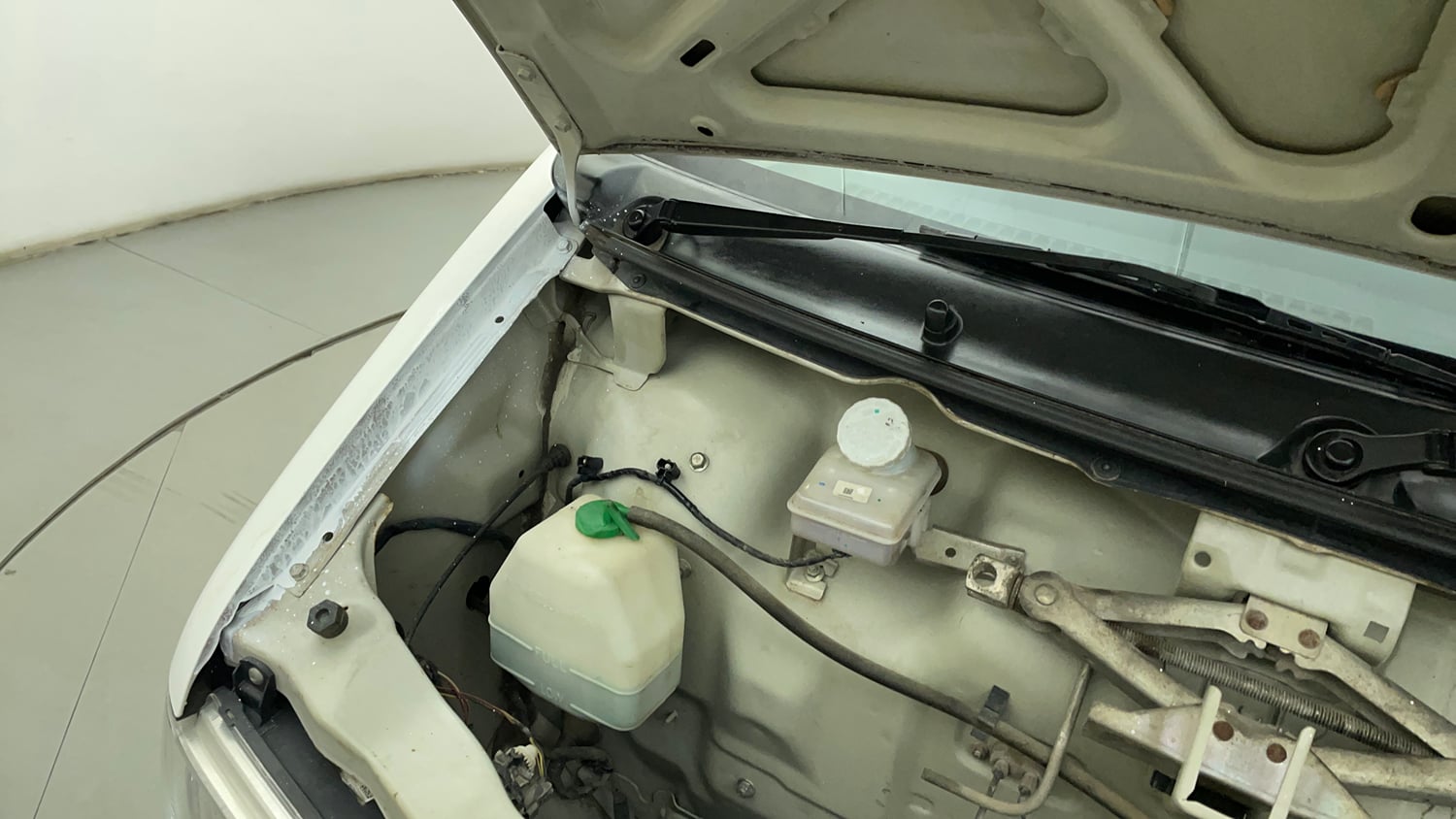 Used 2019 Maruti Suzuki Eeco 5 STR WITH A/C+HTR Petrol Manual engine ENGINE RIGHT SIDE HINGE & APRON VIEW