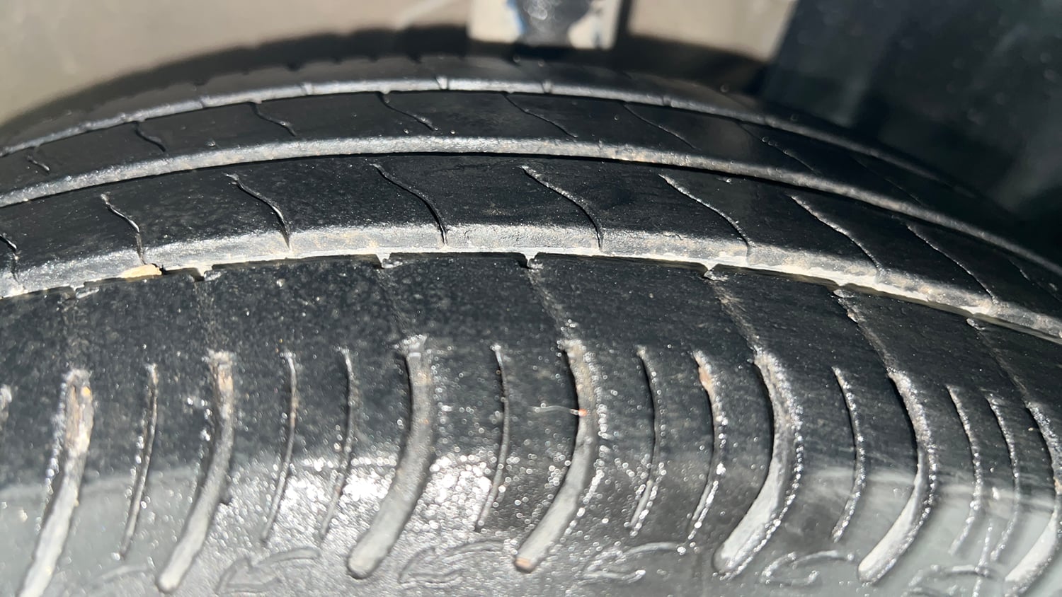 Used 2022 Maruti Suzuki Wagon R ZXI 1.2 Petrol Manual tyres RIGHT FRONT TYRE TREAD VIEW