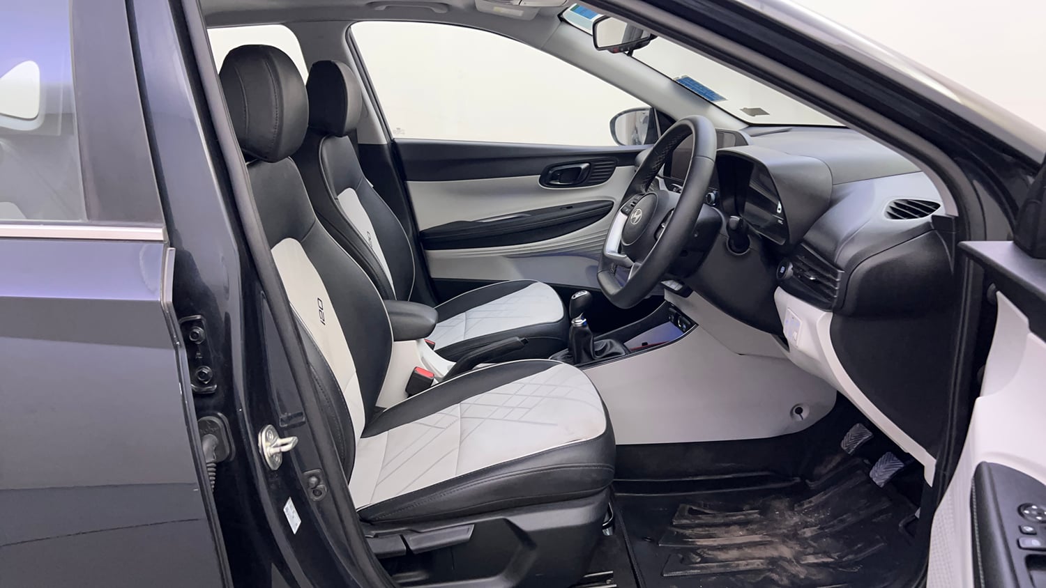 Used 2024 Hyundai New i20 Asta (O) 1.2 MT Petrol Manual interior RIGHT SIDE FRONT DOOR CABIN VIEW