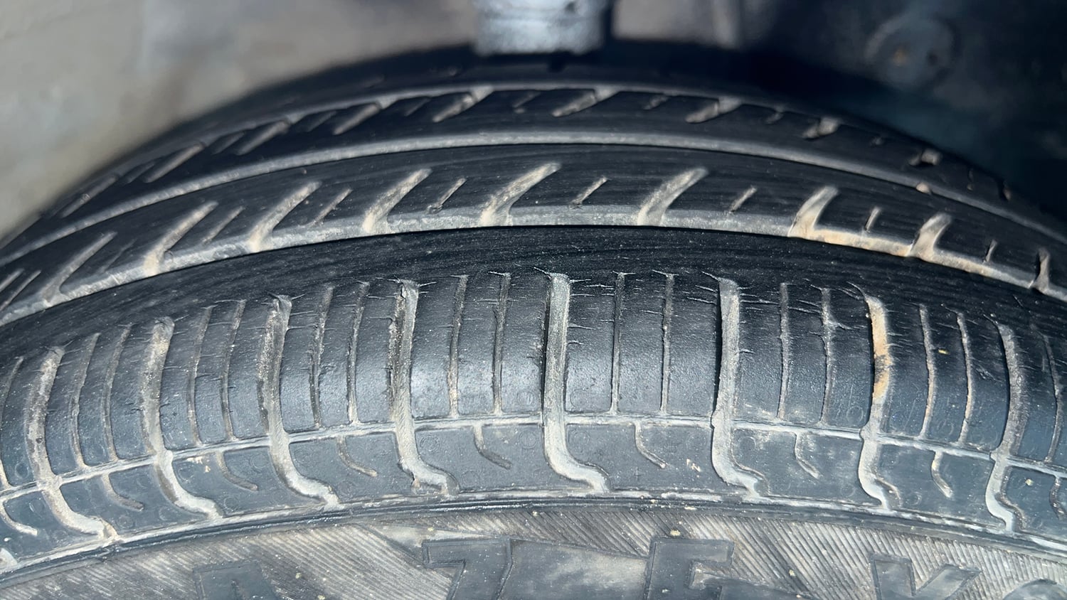 Used 2016 Hyundai Eon Era + Petrol Manual tyres RIGHT FRONT TYRE TREAD VIEW