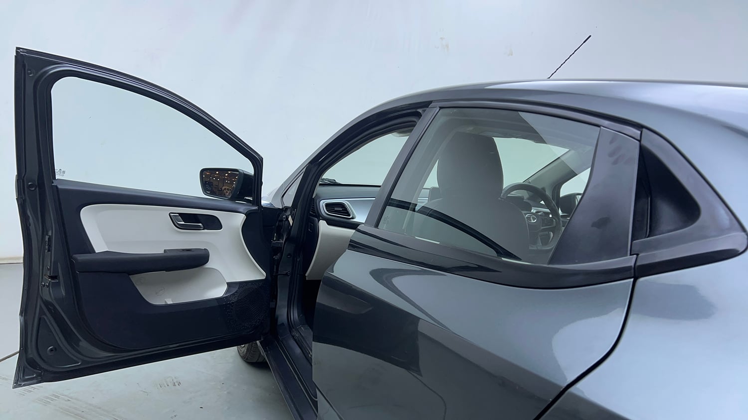 Used 2021 Tata Altroz XZ Petrol Petrol Manual interior LEFT FRONT DOOR OPEN VIEW