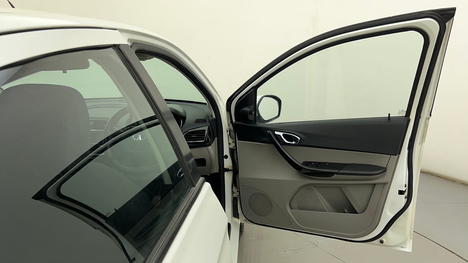 Used 2019 Tata Tiago Revotron XZ w/o Alloy Petrol Manual interior RIGHT FRONT DOOR OPEN VIEW