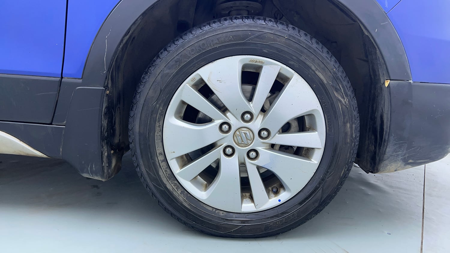Used 2015 Maruti Suzuki S-Cross Alpha 1.6 Diesel Manual tyres RIGHT FRONT TYRE RIM VIEW
