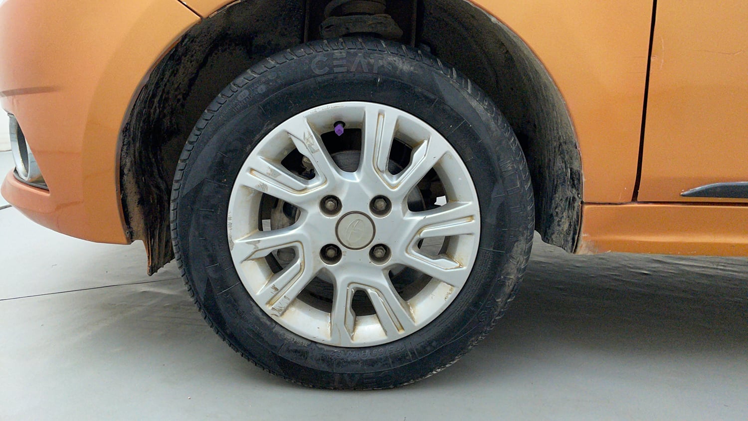 Used 2018 Tata Tiago Revotron XZ Petrol Manual tyres LEFT FRONT TYRE RIM VIEW