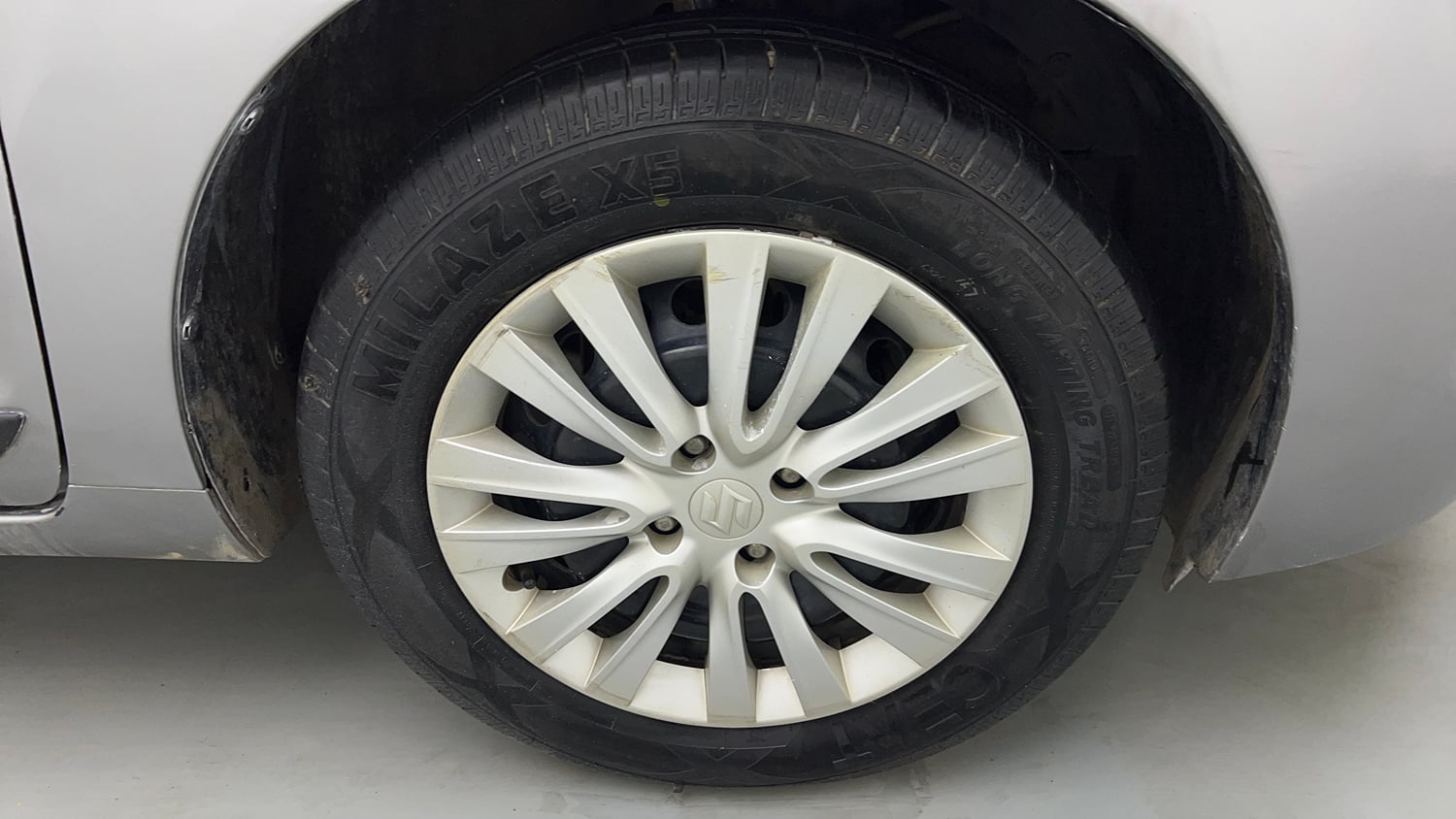 Used 2019 Maruti Suzuki Baleno Delta Petrol Manual tyres RIGHT FRONT TYRE RIM VIEW