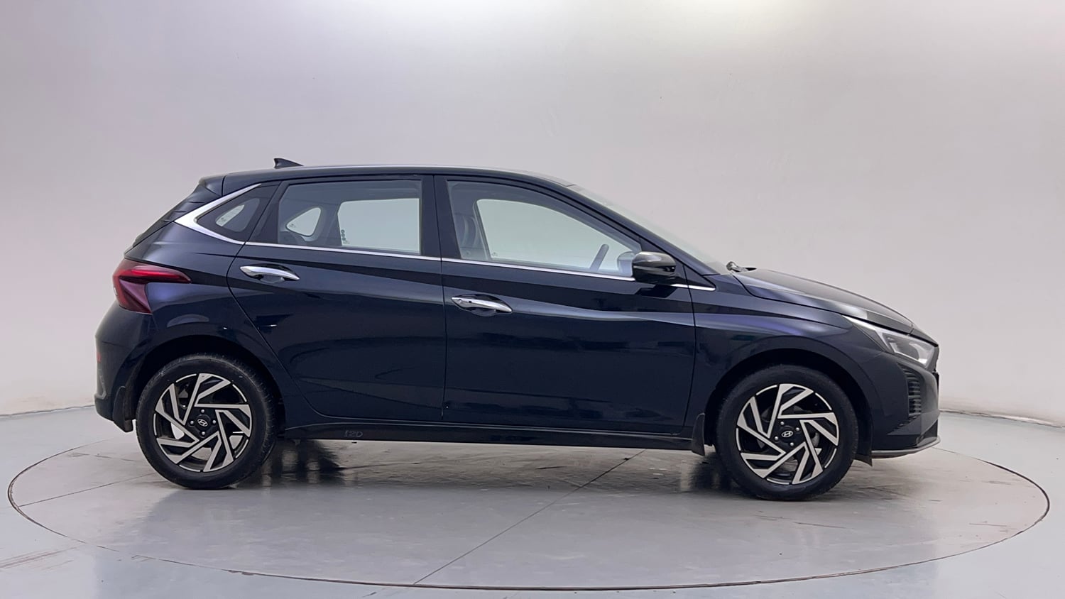 Used 2024 Hyundai New i20 Asta (O) 1.2 MT Petrol Manual exterior RIGHT SIDE VIEW