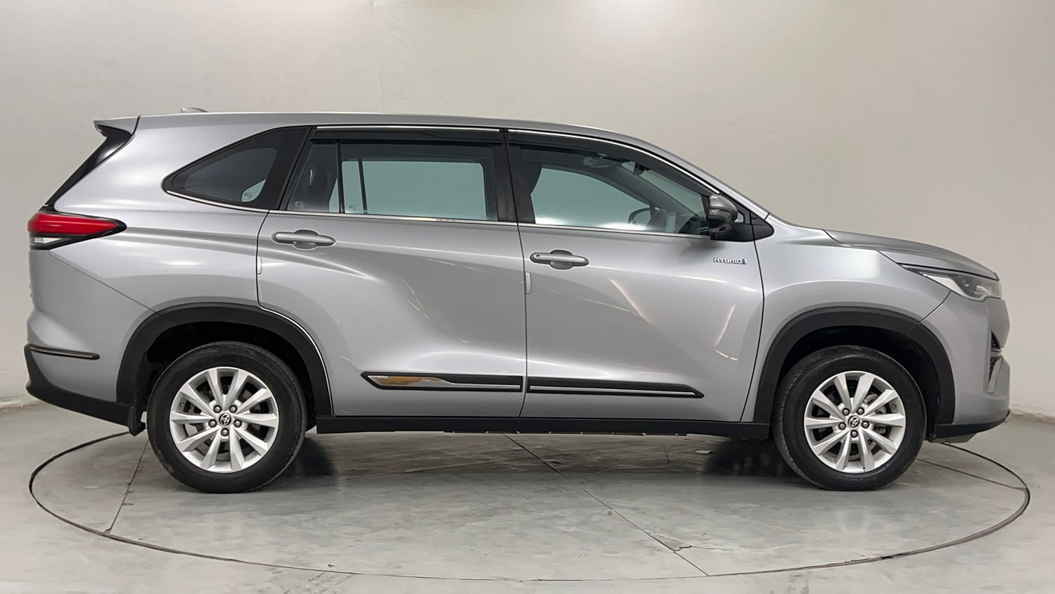 Used 2023 Toyota Innova Hycross VX Hybrid 8 STR Hybrid Automatic exterior RIGHT SIDE VIEW