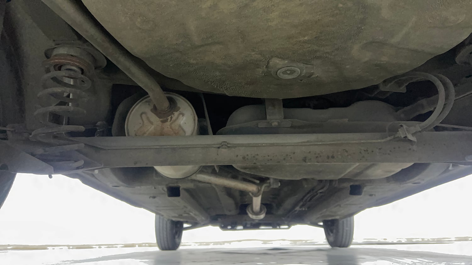 Used 2017 Renault Kwid 1.0 RXT AMT Petrol Automatic extra REAR UNDERBODY VIEW (TAKEN FROM REAR)
