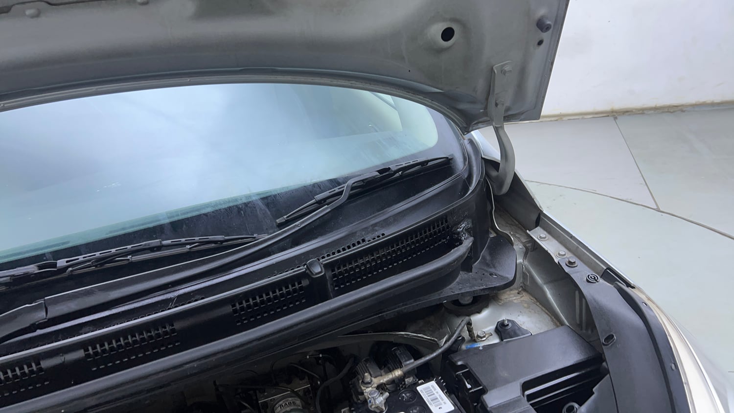 Used 2020 Hyundai Santro Sportz Petrol Manual engine ENGINE LEFT SIDE HINGE & APRON VIEW